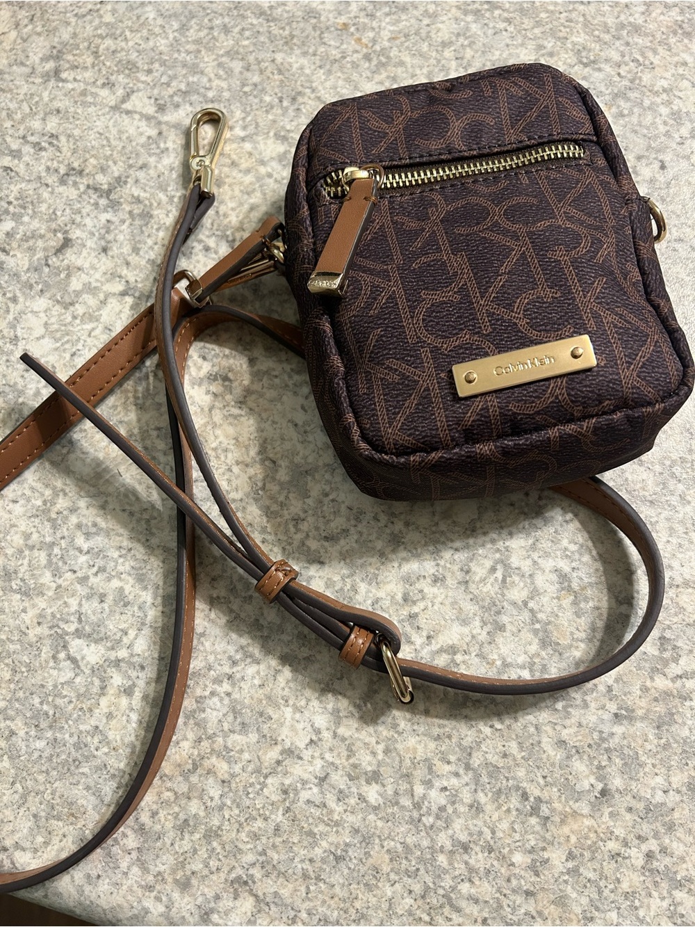 Calvin Klein Phone Purse | Crossbody Bag Excellent Condition Dark Light Brown